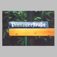 111-1074 Original-Strassenschild aus Wehlau. Gekauft durch Frau Regine Feld von einem Russen in Wehlau am 17.06.01, gestiftet dem Wehlauer Heimatmuseum.jpg